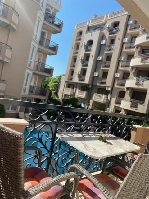 Dawn Park Deluxe Aparthotel Sunny Beach Esterno foto