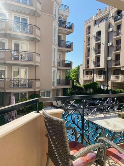 Dawn Park Deluxe Aparthotel Sunny Beach Esterno foto